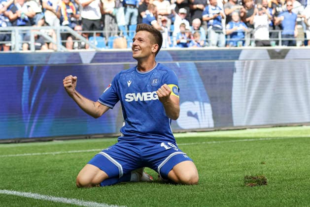 Marvin Wanitzek (Karlsruher SC) Torjubel, jubelt nach seinem Treffer zum 2:1 waehrend des Spiels der 2. Bundesliga zwischen Karlsruher SC und VfL Wolfsburg, BBBank Wildpark am 29. August 2026 in Karlsruhe, Deutschland. (Foto von Oliver Kaelke DeFodi Images) +++ Marvin Wanitzek (Karlsruher SC) celebrates after scoring his team s second goal during the 2nd Bundesliga match between Karlsruher SC and VfL Wolfsburg at BBBank Wildpark on August 29, 2026 in Karlsruhe, Germany. (Photo by Oliver Kaelke DeFodi Images) DFB DFL REGULATIONS PROHIBIT ANY USE OF PHOTOGRAPHS AS IMAGE SEQUENCES AND OR QUASI-VIDEO. (Photo by Oliver Kaelke DeFodi Images) - *** Marvin Wanitzek of Karlsruher SC celebrates after scoring his team s second goal, making the score 2–1, during the 2. Bundesliga match between Karlsruher SC and VfL Wolfsburg, BBBank Wildpark on August 29, 2026, in Karlsruhe, Germany. Photo by Oliver Kaelke, DeFodi Images. Marvin Wanitzek of Karlsruher SC celebrates after scoring his team’s second goal during the 2nd Bundesliga match between Karlsruher SC and VfL Wolfsburg at BBBank Wildpark on August 29, 2026 in Karlsruhe, Germany. Photo by Oliver Kaelke, DeFodi Images. DFB and DFL regulations prohibit any use of photographs as image sequences and or quasi-video. Photo by Oliver Kaelke, DeFodi Images.