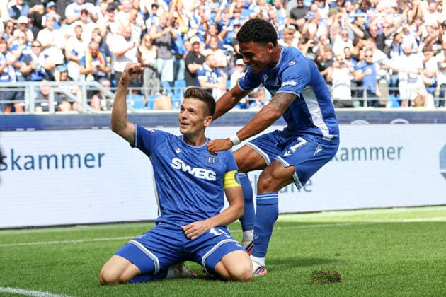 Marvin Wanitzek (Karlsruher SC) Torjubel, jubelt nach seinem Treffer zum 2:1 waehrend des Spiels der 2. Bundesliga zwischen Karlsruher SC und VfL Wolfsburg, BBBank Wildpark am 29. August 2026 in Karlsruhe, Deutschland. (Foto von Oliver Kaelke DeFodi Images) +++ Marvin Wanitzek (Karlsruher SC) celebrates after scoring his team s second goal during the 2nd Bundesliga match between Karlsruher SC and VfL Wolfsburg at BBBank Wildpark on August 29, 2026 in Karlsruhe, Germany. (Photo by Oliver Kaelke DeFodi Images) DFB DFL REGULATIONS PROHIBIT ANY USE OF PHOTOGRAPHS AS IMAGE SEQUENCES AND OR QUASI-VIDEO. (Photo by Oliver Kaelke DeFodi Images) - *** Marvin Wanitzek of Karlsruher SC celebrates after scoring his team s second goal, making the score 2–1, during the 2. Bundesliga match between Karlsruher SC and VfL Wolfsburg, BBBank Wildpark on August 29, 2026, in Karlsruhe, Germany. Photo by Oliver Kaelke, DeFodi Images. Marvin Wanitzek of Karlsruher SC celebrates after scoring his team’s second goal during the 2nd Bundesliga match between Karlsruher SC and VfL Wolfsburg at BBBank Wildpark on August 29, 2026 in Karlsruhe, Germany. Photo by Oliver Kaelke, DeFodi Images. DFB and DFL regulations prohibit any use of photographs as image sequences and or quasi-video. Photo by Oliver Kaelke, DeFodi Images.