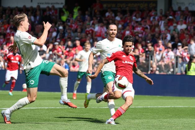 9 Lucas Copado (Energie Cottbus) erziehlt das 1-0 für Cottbus Fussball 2. Bundesliga 2026 2027 FC Energie Cottbus - SpVgg Greuther Fürth *** 9 Lucas Copado of Energie Cottbus scores the 1-0 goal for Cottbus Soccer, 2. Bundesliga 2026–2027, FC Energie Cottbus vs. SpVgg Greuther Fürth