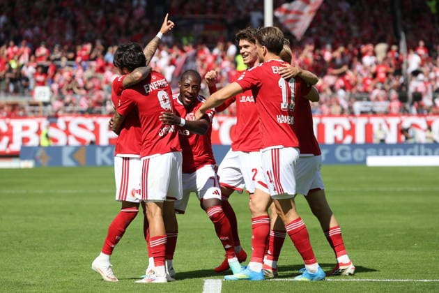 Cottbuser Torjubel Fussball 2. Bundesliga 2026 2027 FC Energie Cottbus - SpVgg Greuther Fürth *** Goal Celebration in Cottbus: Soccer, 2. Bundesliga, 2026–2027, FC Energie Cottbus vs. SpVgg Greuther Fürth