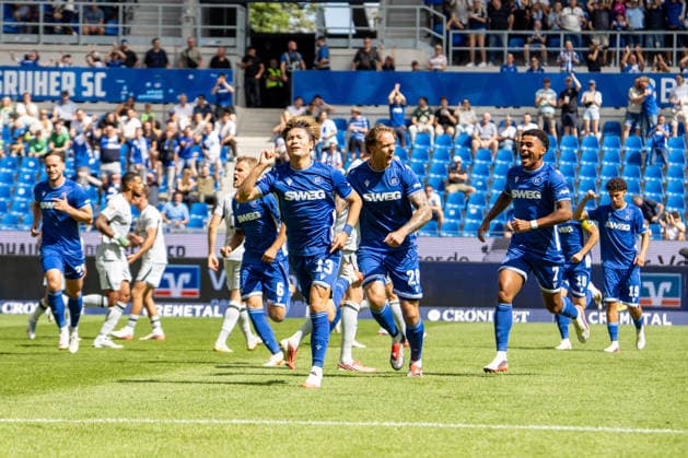 29.08.2026, xdaymx, Fussball 2.Bundesliga, Karlsruher SC - VfL Wolfsburg. Fukuda, Shio (Karlsruher SC) mit dem Torjubel zur 1:0 Führung (DFL DFB REGULATIONS PROHIBIT ANY USE OF PHOTOGRAPHS as IMAGE SEQUENCES and or QUASI-VIDEO) Karlsruhe *** August 29, 2026, xdaymx, Soccer, 2. Bundesliga, Karlsruher SC vs. VfL Wolfsburg Fukuda, Shio of Karlsruher SC celebrates scoring the goal that gave them a 1–0 lead. DFL and DFB regulations prohibit any use of photographs as image sequences and or quasi-video. Karlsruhe
