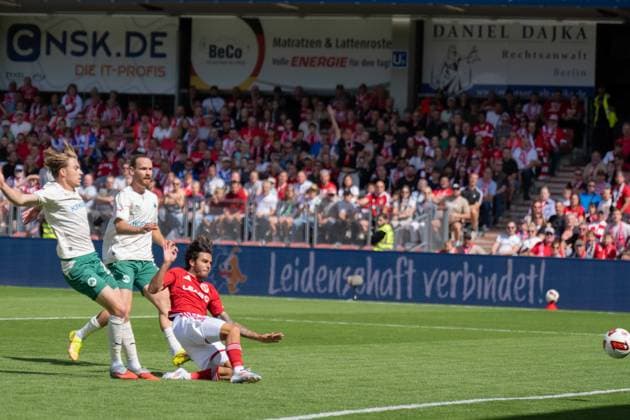 29.08.2026: Fußball: Energie Cottbus - SpVgg Greuther Fürth, 3. Spieltag der 2. Bundesliga im LEAG Energie Stadion. Torschuss Lucas Copado (Energie Cottbus, 9) zum 1:0 für Energie Cottbus. WICHTIGER HINWEIS: Gemäß den Vorgaben der DFL und des DFB ist es untersagt, in dem Stadion und oder vom Spiel angefertigte Fotoaufnahmen in Form von Sequenzbildern und oder videoähnlichen Fotostrecken zu verwerten bzw. verwerten zu lassen. *** August 29, 2026: Energy Cottbus vs. SpVgg Greuther Fürth, Matchday 3 of the 2. Bundesliga at the LEAG Energie Stadium; Lucas Copado of Energy Cottbus takes a shot on goal, 9–1 for Energie Cottbus IMPORTANT NOTICE: In accordance with DFL and DFB regulations, it is prohibited to use or allow the use of photographs taken in the stadium and or during the game in the form of sequential images and or video-like photo sequences. Copyright: xJamesxZabelx