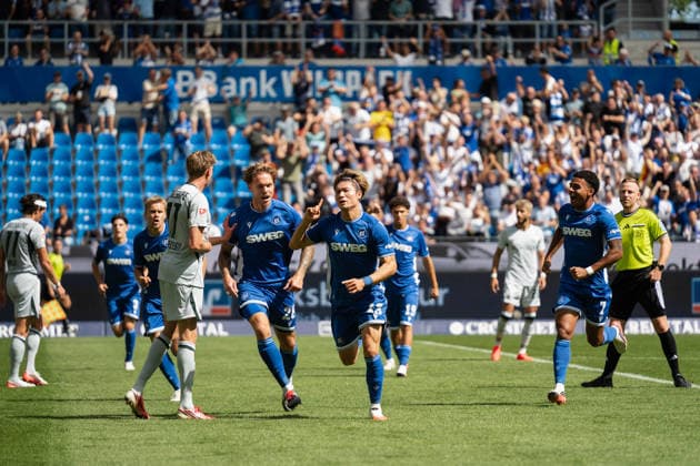 29.08.2026, xjyhynx, Fussball 2.Bundesliga, Karlsruher SC - VfL Wolfsburg v.l., Torjubel KSC 1:0 durch Shio Fukuda (13, Karlsruher SC) (DFL DFB REGULATIONS PROHIBIT ANY USE OF PHOTOGRAPHS as IMAGE SEQUENCES and or QUASI-VIDEO) Karlsruhe *** August 29, 2026, xjyhynx, Soccer, 2. Bundesliga, Karlsruher SC vs. VfL Wolfsburg, goal celebration: KSC 1–0 by Shio Fukuda in the 13th minute, Karlsruher SC. DFL and DFB regulations prohibit any use of photographs as image sequences and or quasi-video. Karlsruhe