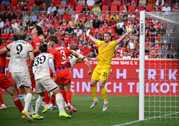 Strafraumszene, Torraumszene Torwart Thomas Daehne 1. FC Heidenheim 1846 FCH (33) 1. FC Heidenheim 1846 FCH vs SG Dynamo Dresden SGD 29.08.2026 DFL REGULATIONS PROHIBIT ANY USE OF PHOTOGRAPHS AS IMAGE SEQUENCES AND OR QUASI-VIDEO 1. FC Heidenheim 1846 FCH vs SG Dynamo Dresden SGD *** Penalty area play, Goalmouth scene: Goalkeeper Thomas Daehne, 1 FC Heidenheim 1846 (FCH) 33, 1 FC Heidenheim 1846 (FCH) vs. SG Dynamo Dresden (SGD), August 29, 2026. DFL regulations prohibit any use of photographs as image sequences and or quasi-video 1 FC Heidenheim 1846 FCH vs. SG Dynamo Dresden SGD