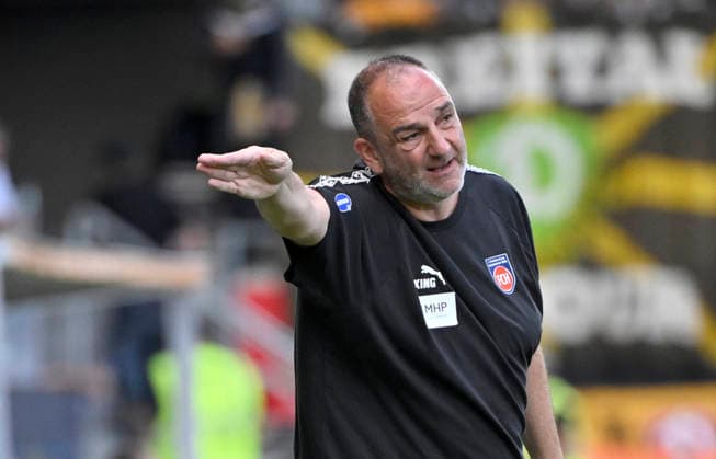 Trainer Coach Frank Schmidt 1. FC Heidenheim 1846 FCH am Spielfeldrand Gestik Geste 1. FC Heidenheim 1846 FCH vs SG Dynamo Dresden SGD 29.08.2026 DFL REGULATIONS PROHIBIT ANY USE OF PHOTOGRAPHS AS IMAGE SEQUENCES AND OR QUASI-VIDEO 1. FC Heidenheim 1846 FCH vs SG Dynamo Dresden SGD *** Coach Frank Schmidt of 1 FC Heidenheim 1846 (FCH) on the sidelines, gesturing; 1 FC Heidenheim 1846 (FCH) vs. SG Dynamo Dresden (SGD) on August 29, 2026. DFL regulations prohibit any use of photographs as IMAGE SEQUENCES AND OR QUASI-VIDEO 1 FC Heidenheim 1846 FCH vs. SG Dynamo Dresden SGD