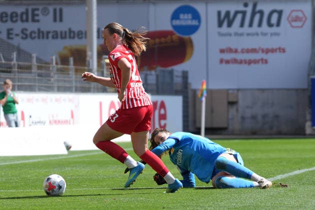 Luca Birkholz (SC Freiburg, 23) umkurvt Nadine Böhi (1.FC Union Berlin, 28) , Deutschland, Fussball, GooglePixel Frauen-Bundesliga, 2.Spieltag, 2026 2027, SC Freiburg vs. 1. FC Union Berlin, 29.08.2026, Dreisamstadion, Freiburg Freiburg Dreisamstadion Baden-Wuerttemberg Deutschland *** Luca Birkholz (SC Freiburg, 23) dribbles past Nadine Böhi (1. FC Union Berlin, 28), Germany, Soccer, Google Pixel Women s Bundesliga, Matchday 2, 2026–2027, SC Freiburg vs. 1. FC Union Berlin, August 29, 2026, Dreisamstadion, Freiburg, Dreisamstadion, Baden-Württemberg, Germany Copyright: xArnexAmbergx