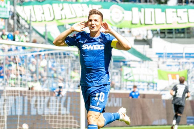 29.08.2026, xdaymx, Fussball 2.Bundesliga, Karlsruher SC - VfL Wolfsburg. Wanitzek, Marvin (Karlsruher SC) mit dem Torjubel nach seinem Traumtor zur 2:1 Führung (DFL DFB REGULATIONS PROHIBIT ANY USE OF PHOTOGRAPHS as IMAGE SEQUENCES and or QUASI-VIDEO) Karlsruhe *** August 29, 2026, xdaymx, Soccer 2. Bundesliga, Karlsruher SC vs. VfL Wolfsburg: Marvin Wanitzek of Karlsruher SC celebrates after scoring his dream goal to give his team a 2–1 lead. DFL and DFB regulations prohibit any use of photographs as image sequences and or quasi-video. Karlsruhe