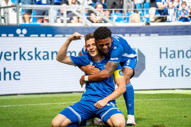 29.08.2026, xdaymx, Fussball 2.Bundesliga, Karlsruher SC - VfL Wolfsburg. Wanitzek, Marvin (Karlsruher SC) mit dem Torjubel zusammen mit Wiethaup, Kevin (Karlsruher SC)nach seinem Traumtor zur 2:1 Führung (DFL DFB REGULATIONS PROHIBIT ANY USE OF PHOTOGRAPHS as IMAGE SEQUENCES and or QUASI-VIDEO) Karlsruhe *** August 29, 2026, xdaymx, Soccer, 2. Bundesliga, Karlsruher SC vs. VfL Wolfsburg, Wanitzek, Marvin of Karlsruher SC celebrating his goal with Wiethaup, Kevin of Karlsruher SC after his dream goal to take a 2–1 lead. DFL and DFB regulations prohibit any use of photographs as image sequences and or quasi-video. Karlsruhe