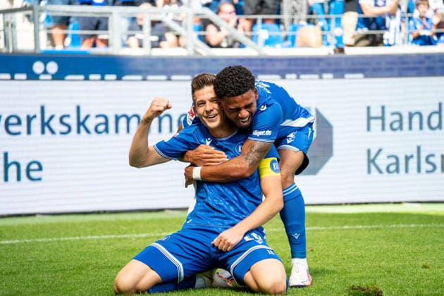 29.08.2026, xdaymx, Fussball 2.Bundesliga, Karlsruher SC - VfL Wolfsburg. Wanitzek, Marvin (Karlsruher SC) mit dem Torjubel zusammen mit Wiethaup, Kevin (Karlsruher SC)nach seinem Traumtor zur 2:1 Führung (DFL DFB REGULATIONS PROHIBIT ANY USE OF PHOTOGRAPHS as IMAGE SEQUENCES and or QUASI-VIDEO) Karlsruhe *** August 29, 2026, xdaymx, Soccer 2. Bundesliga, Karlsruher SC vs. VfL Wolfsburg, Wanitzek, Marvin of Karlsruher SC celebrating his goal with Wiethaup, Kevin of Karlsruher SC after his dream goal to take a 2–1 lead. DFL and DFB regulations prohibit any use of photographs as image sequences and or quasi-video. Karlsruhe