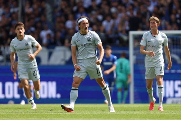 Fabian Reese (VFL Wolfsburg) Torjubel, jubelt nach seinem Treffer zum 2:2 waehrend des Spiels der 2. Bundesliga zwischen Karlsruher SC und VfL Wolfsburg, BBBank Wildpark am 29. August 2026 in Karlsruhe, Deutschland. (Foto von Oliver Kaelke DeFodi Images) +++ Fabian Reese (VFL Wolfsburg) celebrates after scoring his team s second goal during the 2nd Bundesliga match between Karlsruher SC and VfL Wolfsburg at BBBank Wildpark on August 29, 2026 in Karlsruhe, Germany. (Photo by Oliver Kaelke DeFodi Images) DFB DFL REGULATIONS PROHIBIT ANY USE OF PHOTOGRAPHS AS IMAGE SEQUENCES AND OR QUASI-VIDEO. (Photo by Oliver Kaelke DeFodi Images) - *** Fabian Reese of VFL Wolfsburg celebrates his goal, making the score 2–2, during the 2. Bundesliga match between Karlsruher SC and VfL Wolfsburg, BBBank Wildpark on August 29, 2026, in Karlsruhe, Germany. Photo by Oliver Kaelke, DeFodi Images. Fabian Reese of VFL Wolfsburg celebrates after scoring his team’s second goal during the 2. Bundesliga match between Karlsruher SC and VfL Wolfsburg at BBBank Wildpark on August 29, 2026 in Karlsruhe, Germany. Photo by Oliver Kaelke, DeFodi Images. DFB and DFL regulations prohibit any use of photographs as image sequences and or quasi-video. Photo by Oliver Kaelke, DeFodi Images.