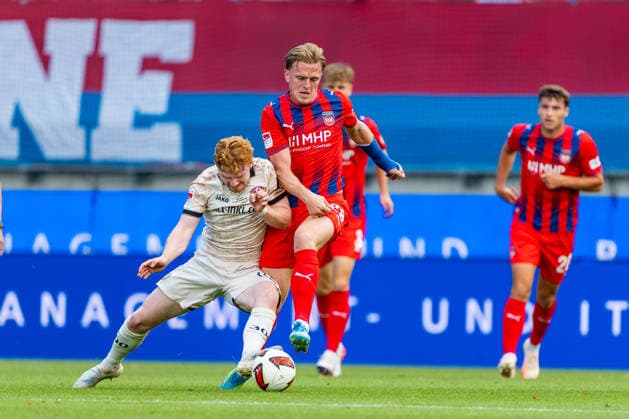 2. Fußball Bundesliga: 1. FC Heidenheim 1846 e.V. vs. Dynamo Dresden; 29.08.2026 Heidenheim, GERMANY - 29. August 2027: Robert Wagner (Dynamo Dresden, 18) im Zweikampf mit Adam Kölle (1. FC Heidenheim 1846, 28) während dem Spiel zwischen dem 1. FC Heidenheim 1846 e.V. und Dynamo Dresden am 3. Spieltag der 2. Bundesliga in der Voith-Arena. *** German Bundesliga 1: 1. FC Heidenheim 1846 e.V. vs. Dynamo Dresden, August 29, 2026, Heidenheim, GERMANY August 29, 2027 Robert Wagner of Dynamo Dresden, 18, in a tackle with Adam Kölle of 1 FC Heidenheim 1846, 28 during the match between 1 FC Heidenheim 1846 e.V. and Dynamo Dresden on Matchday 3 of the 2. Bundesliga at the Voith Arena Copyright: xBEAUTIFULxSPORTS Steinx