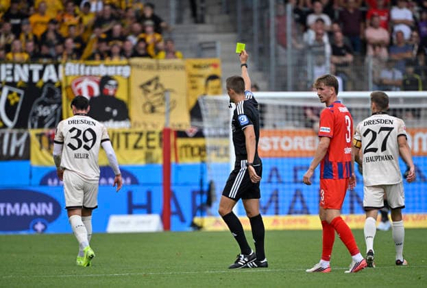 Schiedsrichter Referee Felix Bickel zeigt Thomas Keller SG Dynamo Dresden SGD (39) gelbe Karte gelb Verwarnung fuer Foul an Luca Kerber 1. FC Heidenheim 1846 FCH (20) 1. FC Heidenheim 1846 FCH vs SG Dynamo Dresden SGD 29.08.2026 DFL REGULATIONS PROHIBIT ANY USE OF PHOTOGRAPHS AS IMAGE SEQUENCES AND OR QUASI-VIDEO 1. FC Heidenheim 1846 FCH vs SG Dynamo Dresden SGD *** Referee Felix Bickel shows Thomas Keller (SG Dynamo Dresden SGD 39) a yellow card for a foul on Luca Kerber (1 FC Heidenheim 1846 FCH 20). 1 FC Heidenheim 1846 FCH vs. SG Dynamo Dresden SGD August 29, 2026 DFL regulations prohibit any use of photographs as image sequences and or quasi-video 1 FC Heidenheim 1846 FCH vs. SG Dynamo Dresden SGD