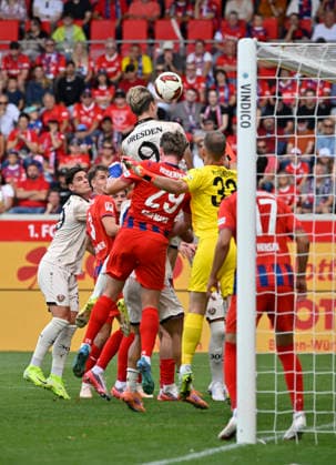 TOR zum 0:1 Vincent Vermeij SG Dynamo Dresden SGD (09) Kopfball Torschuss Aktion Torchance gegen Torwart Thomas Daehne 1. FC Heidenheim 1846 FCH (33) Strafraumszene, Torraumszene 1. FC Heidenheim 1846 FCH vs SG Dynamo Dresden SGD 29.08.2026 DFL REGULATIONS PROHIBIT ANY USE OF PHOTOGRAPHS AS IMAGE SEQUENCES AND OR QUASI-VIDEO 1. FC Heidenheim 1846 FCH vs SG Dynamo Dresden SGD *** GOAL: 0-1 Vincent Vermeij (SG Dynamo Dresden, SGD 09) – header, shot on goal, play, scoring chance against goalkeeper Thomas Daehne (1 FC Heidenheim 1846, FCH 33) – penalty area play, scene in the goal area 1 FC Heidenheim 1846 FCH vs. SG Dynamo Dresden SGD August 29, 2026 DFL regulations prohibit any use of photographs as image sequences and or quasi-video 1 FC Heidenheim 1846 FCH vs. SG Dynamo Dresden SGD
