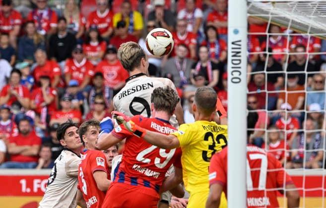 TOR zum 0:1 Vincent Vermeij SG Dynamo Dresden SGD (09) Kopfball Torschuss Aktion Torchance gegen Torwart Thomas Daehne 1. FC Heidenheim 1846 FCH (33) Strafraumszene, Torraumszene 1. FC Heidenheim 1846 FCH vs SG Dynamo Dresden SGD 29.08.2026 DFL REGULATIONS PROHIBIT ANY USE OF PHOTOGRAPHS AS IMAGE SEQUENCES AND OR QUASI-VIDEO 1. FC Heidenheim 1846 FCH vs SG Dynamo Dresden SGD *** GOAL: 0-1 Vincent Vermeij (SG Dynamo Dresden, SGD 09) – header, shot on goal, play, scoring chance against goalkeeper Thomas Daehne (1 FC Heidenheim 1846, FCH 33) – penalty area play, scene in the goal area 1 FC Heidenheim 1846 FCH vs. SG Dynamo Dresden SGD August 29, 2026 DFL regulations prohibit any use of photographs as image sequences and or quasi-video 1 FC Heidenheim 1846 FCH vs. SG Dynamo Dresden SGD
