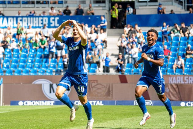 29.08.2026, xdaymx, Fussball 2.Bundesliga, Karlsruher SC - VfL Wolfsburg. Wanitzek, Marvin (Karlsruher SC) mit dem Torjubel nach seinem Traumtor zur 2:1 Führung (DFL DFB REGULATIONS PROHIBIT ANY USE OF PHOTOGRAPHS as IMAGE SEQUENCES and or QUASI-VIDEO) Karlsruhe *** August 29, 2026, xdaymx, Soccer 2. Bundesliga, Karlsruher SC vs. VfL Wolfsburg, Marvin Wanitzek of Karlsruher SC celebrates after scoring a spectacular goal to give his team a 2–1 lead. DFL and DFB regulations prohibit any use of photographs as image sequences and or quasi-video. Karlsruhe