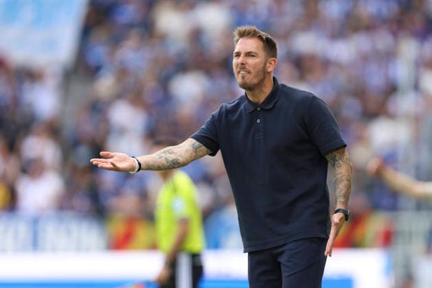 Trainer Tobias Strobl (VFL Wolfsburg) gestikuliert, Gestik waehrend des Spiels der 2. Bundesliga zwischen Karlsruher SC und VfL Wolfsburg, BBBank Wildpark am 29. August 2026 in Karlsruhe, Deutschland. (Foto von Oliver Kaelke DeFodi Images) +++ Trainer Tobias Strobl (VFL Wolfsburg) gestures during the 2nd Bundesliga match between Karlsruher SC and VfL Wolfsburg at BBBank Wildpark on August 29, 2026 in Karlsruhe, Germany. (Photo by Oliver Kaelke DeFodi Images) DFB DFL REGULATIONS PROHIBIT ANY USE OF PHOTOGRAPHS AS IMAGE SEQUENCES AND OR QUASI-VIDEO. (Photo by Oliver Kaelke DeFodi Images) - *** VFL Wolfsburg coach Tobias Strobl gestures during the 2. Bundesliga match between Karlsruher SC and VfL Wolfsburg, BBBank Wildpark on August 29, 2026, in Karlsruhe, Germany. Photo by Oliver Kaelke, DeFodi Images. Coach Tobias Strobl of VFL Wolfsburg gestures during the 2nd Bundesliga match between Karlsruher SC and VfL Wolfsburg at BBBank Wildpark on August 29, 2026 in Karlsruhe, Germany. Photo by Oliver Kaelke, DeFodi Images. DFB and DFL regulations prohibit any use of photographs as image sequences and or quasi-video. Photo by Oliver Kaelke, DeFodi Images.