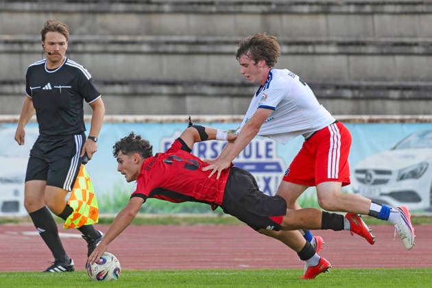 Fussball - DFB-Junioren-Pokal - SV Wehen Wiesbaden - Hamburger SV - 29.08.26, MOHAMED FELDER (SVWW), HENRIK BOMERS (HSV), -