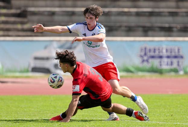 Fussball - DFB-Junioren-Pokal - SV Wehen Wiesbaden - Hamburger SV - 29.08.26, MOHAMED FELDER (SVWW), HENRIK BOMERS (HSV), -