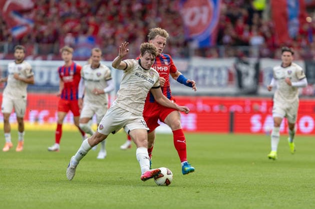 Harter Zweikampf Friedrich Mueller (SG Dynamo Dresden, 42) Mikkel Kaufmann (1.FC Heidenheim, 29), GER, 1.FC Heidenheim vs. SG Dynamo Dresden, Fussball, 2. Bundesliga, 03. Spieltag, Spielzeit 2026 2027, 29.08.2026, DFL DFB REGULATIONS PROHIBIT ANY USE OF PHOTOGRAPHS AS IMAGE SEQUENCES AND OR QUASI-VIDEO, GER, 1.FC Heidenheim vs. SG Dynamo Dresden, Fussball, 2. Bundesliga, 03. Spieltag, Spielzeit 2026 2027, 29.08.2026 Heidenheim *** Fierce tackle: Friedrich Mueller (SG Dynamo Dresden), 42; Mikkel Kaufmann (1. FC Heidenheim), 29, GER, 1. FC Heidenheim vs. SG Dynamo Dresden, soccer, 2. Bundesliga, Matchday 3, 2026–2027 season, August 29, 2026, DFL and DFB regulations prohibit any use of photographs as image sequences and or quasi-video, GER, 1 FC Heidenheim vs. SG Dynamo Dresden, Soccer, 2. Bundesliga, Matchday 3, 2026–2027 Season, August 29, 2026, Heidenheim Copyright: xEibner-Pressefoto JanixPlessx EP_JPL