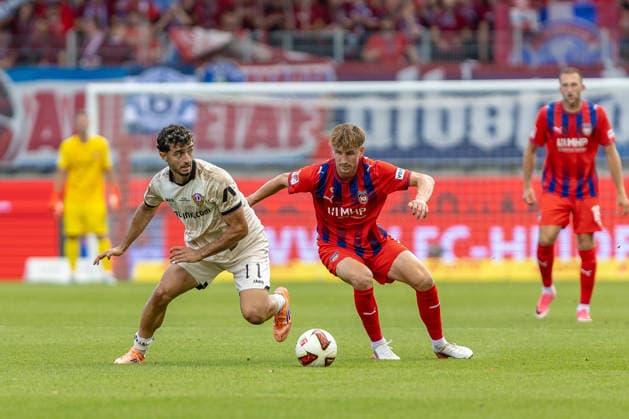 Harter Zweikampf Kaan Inanoglu (SG Dynamo Dresden, 11) Jan Schoeppner (1.FC Heidenheim, 03) Dynamik, GER, 1.FC Heidenheim vs. SG Dynamo Dresden, Fussball, 2. Bundesliga, 03. Spieltag, Spielzeit 2026 2027, 29.08.2026, DFL DFB REGULATIONS PROHIBIT ANY USE OF PHOTOGRAPHS AS IMAGE SEQUENCES AND OR QUASI-VIDEO, GER, 1.FC Heidenheim vs. SG Dynamo Dresden, Fussball, 2. Bundesliga, 03. Spieltag, Spielzeit 2026 2027, 29.08.2026 Heidenheim *** Tough Tackle: Kaan Inanoglu (SG Dynamo Dresden), Jan Schoeppner (1. FC Heidenheim), 03 Dynamik, GER, 1. FC Heidenheim vs. SG Dynamo Dresden, Soccer, 2. Bundesliga, Matchday 03, 2026–2027 Season, August 29, 2026, DFL and DFB regulations prohibit any use of photographs as image sequences and or quasi-video, GER, 1 FC Heidenheim vs. SG Dynamo Dresden, Soccer, 2. Bundesliga, Matchday 3, 2026–2027 Season, August 29, 2026, Heidenheim Copyright: xEibner-Pressefoto JanixPlessx EP_JPL
