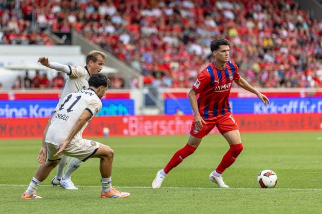 Zweikampf Mathias Honsak (1.FC Heidenheim, 17) Kaan Inanoglu (SG Dynamo Dresden, 11) Lukas Boeder (SG Dynamo Dresden, 29), GER, 1.FC Heidenheim vs. SG Dynamo Dresden, Fussball, 2. Bundesliga, 03. Spieltag, Spielzeit 2026 2027, 29.08.2026, DFL DFB REGULATIONS PROHIBIT ANY USE OF PHOTOGRAPHS AS IMAGE SEQUENCES AND OR QUASI-VIDEO, GER, 1.FC Heidenheim vs. SG Dynamo Dresden, Fussball, 2. Bundesliga, 03. Spieltag, Spielzeit 2026 2027, 29.08.2026 Heidenheim *** Tackle: Mathias Honsak (1 FC Heidenheim), 17 Kaan Inanoglu (SG Dynamo Dresden), 11 Lukas Boeder (SG Dynamo Dresden), 29, GER, 1 FC Heidenheim vs. SG Dynamo Dresden, Soccer, 2. Bundesliga, Matchday 3, 2026–2027 season, August 29, 2026, DFL and DFB regulations prohibit any use of photographs as image sequences and or quasi-video, GER, 1 FC Heidenheim vs. SG Dynamo Dresden, Soccer, 2. Bundesliga, Matchday 3, 2026–2027 Season, August 29, 2026, Heidenheim Copyright: xEibner-Pressefoto JanixPlessx EP_JPL