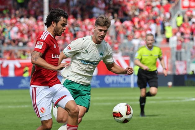 9 Lucas Copado (Energie Cottbus, l.), 29 Krisztian Keresztes (Fürth) Fussball 2. Bundesliga 2026 2027 FC Energie Cottbus - SpVgg Greuther Fürth *** 9 Lucas Copado, Energie Cottbus, l, 29 Krisztian Keresztes, Fürth Soccer, 2. Bundesliga 2026–2027, FC Energie Cottbus, SpVgg Greuther Fürth