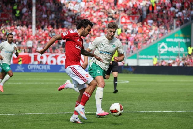 9 Lucas Copado (Energie Cottbus, l.), 29 Krisztian Keresztes (Fürth) Fussball 2. Bundesliga 2026 2027 FC Energie Cottbus - SpVgg Greuther Fürth *** 9 Lucas Copado, Energie Cottbus, l, 29 Krisztian Keresztes, Fürth Soccer, 2. Bundesliga 2026–2027, FC Energie Cottbus, SpVgg Greuther Fürth