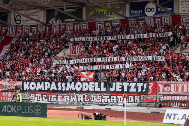Regionalliga Nordost: FC Rot-Weiß Erfurt vs. BFC Preussen; Erfurt; 29.08.2026 Kompassmodell jetzt! FC Rot-Weiß Erfurt Fans Regionalliga Nordost: FC Rot-Weiß Erfurt vs. BFC Preussen; Steigerwaldstadion Erfurt; 29.08.2026 Copyright: xBEAUTIFULxSPORTS Duehringx