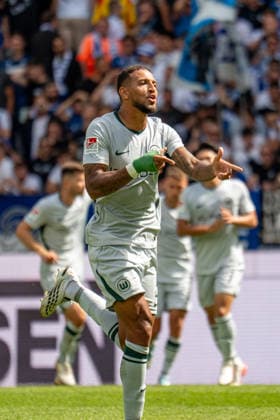 29.08.2026, xdaymx, Fussball 2.Bundesliga, Karlsruher SC - VfL Wolfsburg. Vini Souza (VFL Wolfsburg) mit der 2:3 Führung für den VFL Wolfsburg in der Nachspielzeit der ersten Halbzeit. (DFL DFB REGULATIONS PROHIBIT ANY USE OF PHOTOGRAPHS as IMAGE SEQUENCES and or QUASI-VIDEO) Karlsruhe *** August 29, 2026, xdaymx, Soccer 2. Bundesliga, Karlsruher SC vs. VfL Wolfsburg, Vini Souza, VfL Wolfsburg takes a 2-3 lead in stoppage time of the first half. DFL and DFB regulations prohibit any use of photographs as image sequences and or quasi-video. Karlsruhe