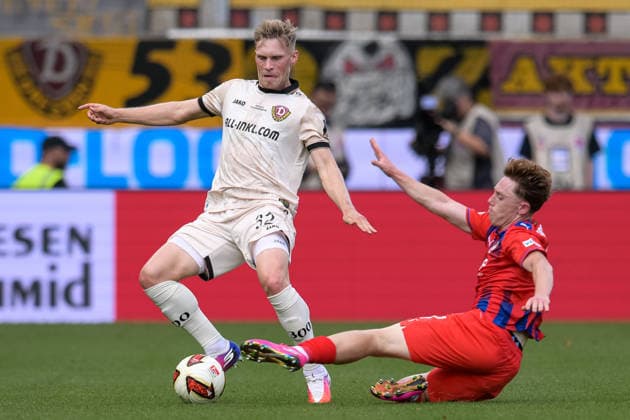 Fußball, 2. Bundesliga, 20260829, 1. FC Heidenheim - SG Dynamo Dresden. Im Bild v.l. Jonas STERNER (Dresden, 32), Michael HEULE (Heidenheim, 27) Zweikampf Ball. Heidenheim Voith-Arena Baden-Württemberg Deutschland *** Soccer, 2. Bundesliga, 20260829, 1. FC Heidenheim vs. SG Dynamo Dresden. Pictured from left: Jonas STERNER (Dresden, 32), Michael HEULE (Heidenheim, 27). Tackle for the ball at Heidenheim s Voith Arena, Baden-Württemberg, Germany. Copyright: Passion2Press MarkusxFischerx