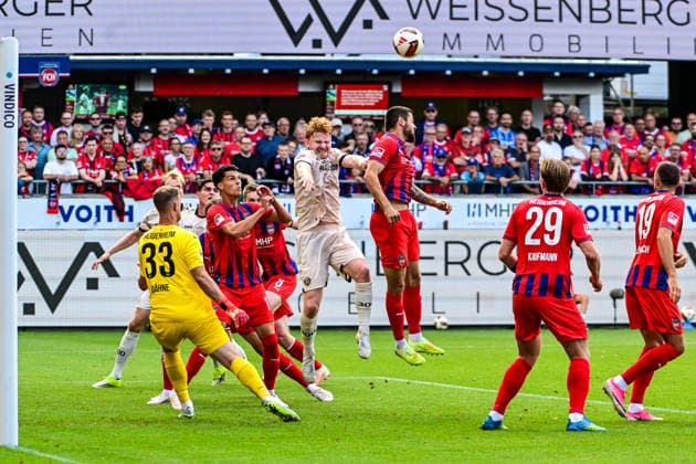 29.08.2026, GER, Fußball, Herren, 2. Bundesliga, 1. FC Heidenheim vs Dynamo Dresden Torchance per Kopf für Robert Wagner (Dresden, 18) nach Eckball Heidenheim Voith-Arena Baden-Württemberg Deutschland *** August 29, 2026, GER, Soccer, Men s, 2. Bundesliga, 1. FC Heidenheim vs. Dynamo Dresden; Robert Wagner (Dresden) has a scoring chance with a header in the 18th minute off a Heidenheim corner kick at the Voith Arena in Baden-Württemberg, Germany Copyright: xNordphotox xHafnerx