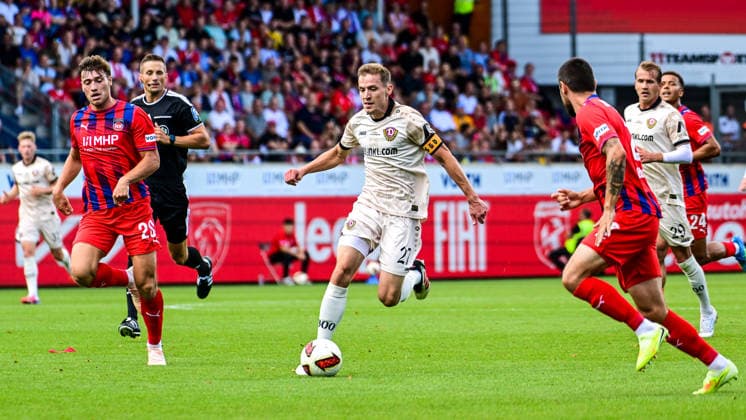 29.08.2026, GER, Fußball, Herren, 2. Bundesliga, 1. FC Heidenheim vs Dynamo Dresden Niklas Hauptmann (Dresden, 27) mit viel Raum beim Konter Heidenheim Voith-Arena Baden-Württemberg Deutschland *** August 29, 2026, GER, Soccer, Men s, 2. Bundesliga, 1. FC Heidenheim vs. Dynamo Dresden Niklas Hauptmann Dresden, 27, with plenty of space on the counterattack Heidenheim Voith Arena Baden-Württemberg, Germany Copyright: xNordphotox xHafnerx
