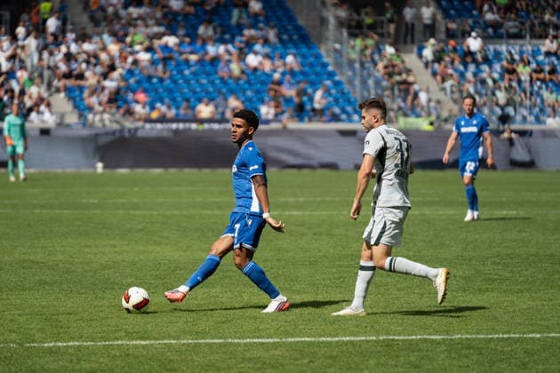 29.08.2026, xjyhynx, Fussball 2.Bundesliga, Karlsruher SC - VfL Wolfsburg v.l., Pass von Kevin Wiethaupt (7, Karlsruher SC) (DFL DFB REGULATIONS PROHIBIT ANY USE OF PHOTOGRAPHS as IMAGE SEQUENCES and or QUASI-VIDEO) Karlsruhe *** August 29, 2026, xjyhynx, Soccer 2. Bundesliga, Karlsruher SC vs. VfL Wolfsburg, pass by Kevin Wiethaupt 7, Karlsruher SC DFL DFB REGULATIONS PROHIBIT ANY USE OF PHOTOGRAPHS as IMAGE SEQUENCES and or QUASI-VIDEO Karlsruhe