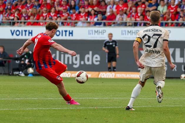 Michael Heule 27 (1FC Heidenheim 1846) in Aktion, 1. FC Heidenheim 1846 vs. SG Dynamo Dresden gegen Niklas Hauptmann 27 (SG Dynamo Dresden), Fussball, Maenner, 2. Bundesliga, Saison 2026 2027, Hinrunde, 3. Spieltag, 29.08.2026 DFB regulations prohibit any use of photographs as image sequences and or quasi-video Heidenheim Baden-Wuerttemberg Deutschland *** Michael Heule 27, 1. FC Heidenheim 1846 in action, 1. FC Heidenheim 1846 vs. SG Dynamo Dresden against Niklas Hauptmann 27, SG Dynamo Dresden, soccer, men, 2. Bundesliga, 2026–2027 season, First Half of the Season, Matchday 3, August 29, 2026. DFB regulations prohibit any use of photographs as image sequences and or quasi-video. Heidenheim, Baden-Württemberg, Germany Copyright: xkolbert-press MartinxAgüerax