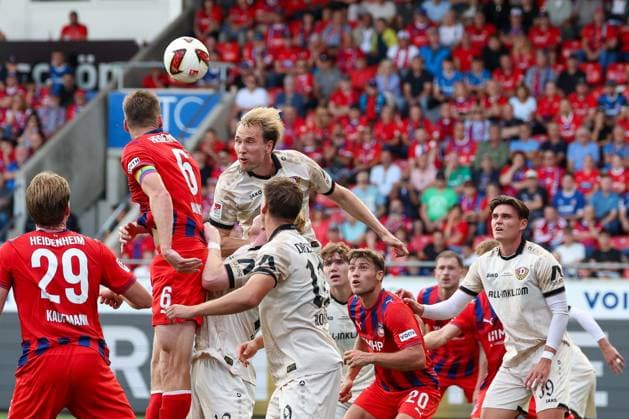 Vincent Vermeij 9 (SG Dynamo Dresden) mit einer Kopfballaktion gegen Patrick Mainka 6 (1FC Heidenheim 1846), 1. FC Heidenheim 1846 vs. SG Dynamo Dresden, Fussball, Maenner, 2. Bundesliga, Saison 2026 2027, Hinrunde, 3. Spieltag, 29.08.2026 DFB regulations prohibit any use of photographs as image sequences and or quasi-video Heidenheim Baden-Wuerttemberg Deutschland *** Vincent Vermeij 9 (SG Dynamo Dresden) heads the ball past Patrick Mainka 6 (1. FC Heidenheim 1846), 1. FC Heidenheim 1846 vs. SG Dynamo Dresden, Soccer, Men, 2. Bundesliga, 2026–2027 Season, First Half of the Season, Matchday 3, August 29, 2026. DFB regulations prohibit any use of photographs as image sequences and or quasi-video. Heidenheim, Baden-Württemberg, Germany Copyright: xkolbert-press MartinxAgüerax