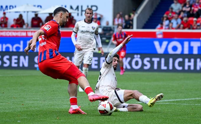 29.08.2026, xemx, Fussball 2.Bundesliga, 1.FC Heidenheim - Dynamo Dresden v.l. Oualid Mhamdi (1.FC Heidenheim), Ben Bobzien (Dynamo Dresden) Zweikampf, Aktion, action, battle for the ball (DFL DFB REGULATIONS PROHIBIT ANY USE OF PHOTOGRAPHS as IMAGE SEQUENCES and or QUASI-VIDEO) Heidenheim *** August 29, 2026, xemx, Soccer 2. Bundesliga, 1. FC Heidenheim vs. Dynamo Dresden, L. Oualid Mhamdi, 1. FC Heidenheim, Ben Bobzien, Dynamo Dresden, tackle, action, battle for the ball. DFL and DFB regulations prohibit any use of photographs as image sequences and or quasi-video. Heidenheim