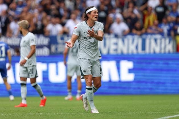 Fabian Reese (VFL Wolfsburg) gestikuliert, Gestik waehrend des Spiels der 2. Bundesliga zwischen Karlsruher SC und VfL Wolfsburg, BBBank Wildpark am 29. August 2026 in Karlsruhe, Deutschland. (Foto von Oliver Kaelke DeFodi Images) +++ Fabian Reese (VFL Wolfsburg) gestures during the 2nd Bundesliga match between Karlsruher SC and VfL Wolfsburg at BBBank Wildpark on August 29, 2026 in Karlsruhe, Germany. (Photo by Oliver Kaelke DeFodi Images) DFB DFL REGULATIONS PROHIBIT ANY USE OF PHOTOGRAPHS AS IMAGE SEQUENCES AND OR QUASI-VIDEO. (Photo by Oliver Kaelke DeFodi Images) - *** Fabian Reese of VFL Wolfsburg gesturing during the 2. Bundesliga match between Karlsruher SC and VfL Wolfsburg, BBBank Wildpark on August 29, 2026, in Karlsruhe, Germany. Photo by Oliver Kaelke, DeFodi Images. Fabian Reese of VFL Wolfsburg gestures during the 2nd Bundesliga match between Karlsruher SC and VfL Wolfsburg at BBBank Wildpark on August 29, 2026 in Karlsruhe, Germany. Photo by Oliver Kaelke, DeFodi Images. DFB and DFL regulations prohibit any use of photographs as image sequences and or quasi-video. Photo by Oliver Kaelke, DeFodi Images.
