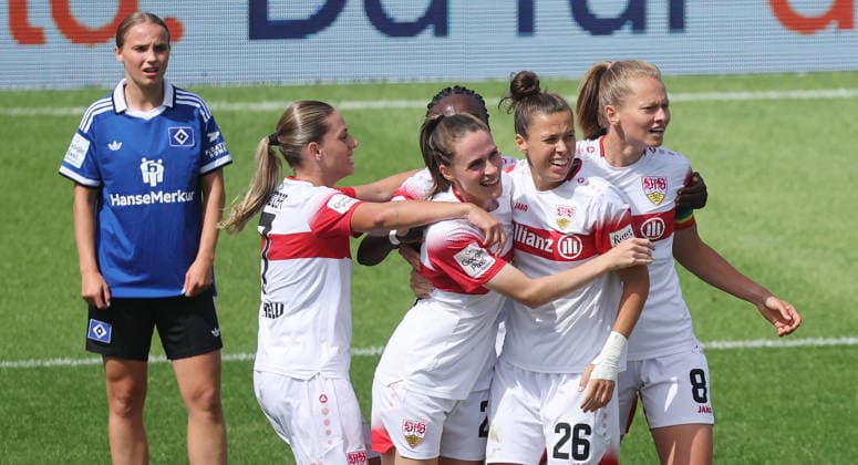 Stuttgart , Google Pixel Frauen-Bundesliga VfB Stuttgart vs. Hamburger SV , Jubel VfB , von links: Dafina Redzepi Reena Wichmann Nicole Billa *** Stuttgart, Google Pixel Women s Bundesliga: VfB Stuttgart vs. Hamburger SV, VfB celebrating, from left: Dafina Redzepi, Reena Wichmann, Nicole Billa