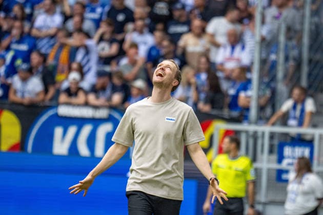 29.08.2026, xdaymx, Fussball 2.Bundesliga, Karlsruher SC - VfL Wolfsburg. Maximilian, Senft (Karlsruher SC) verzweifelt an der Seitenlinie. (DFL DFB REGULATIONS PROHIBIT ANY USE OF PHOTOGRAPHS as IMAGE SEQUENCES and or QUASI-VIDEO) Karlsruhe *** August 29, 2026, xdaymx, Soccer 2. Bundesliga, Karlsruher SC vs. VfL Wolfsburg, Maximilian Senft, Karlsruher SC, distraught on the sideline. DFL and DFB regulations prohibit any use of photographs as image sequences and or quasi-video. Karlsruhe