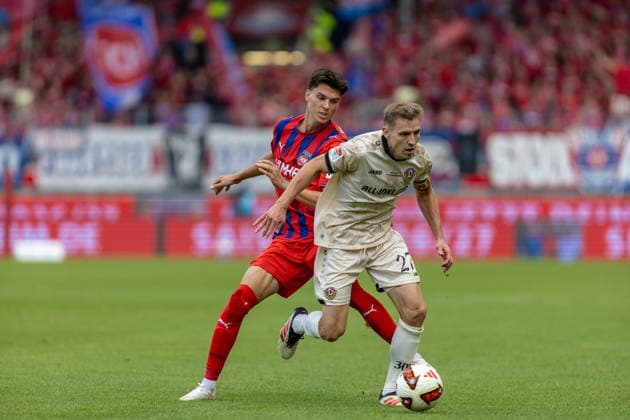 Zweikampf Niklas Hauptmann (SG Dynamo Dresden, 27) Mathias Honsak (1.FC Heidenheim, 17), GER, 1.FC Heidenheim vs. SG Dynamo Dresden, Fussball, 2. Bundesliga, 03. Spieltag, Spielzeit 2026 2027, 29.08.2026, DFL DFB REGULATIONS PROHIBIT ANY USE OF PHOTOGRAPHS AS IMAGE SEQUENCES AND OR QUASI-VIDEO, GER, 1.FC Heidenheim vs. SG Dynamo Dresden, Fussball, 2. Bundesliga, 03. Spieltag, Spielzeit 2026 2027, 29.08.2026 Heidenheim *** Tackle: Niklas Hauptmann (SG Dynamo Dresden), 27; Mathias Honsak (1 FC Heidenheim), 17, GER, 1 FC Heidenheim vs. SG Dynamo Dresden, Soccer, 2. Bundesliga, Matchday 3, 2026–2027 Season, August 29, 2026, DFL and DFB regulations prohibit any use of photographs as image sequences and or quasi-video, GER, 1 FC Heidenheim vs. SG Dynamo Dresden, Soccer, 2. Bundesliga, Matchday 3, 2026–2027 Season, August 29, 2026, Heidenheim Copyright: xEibner-Pressefoto JanixPlessx EP_JPL