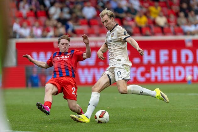 Harter Zweikampf Michael Heule (1.FC Heidenheim, 27) gratescht und klaert Vincent Vermeij (SG Dynamo Dresden, 09), GER, 1.FC Heidenheim vs. SG Dynamo Dresden, Fussball, 2. Bundesliga, 03. Spieltag, Spielzeit 2026 2027, 29.08.2026, DFL DFB REGULATIONS PROHIBIT ANY USE OF PHOTOGRAPHS AS IMAGE SEQUENCES AND OR QUASI-VIDEO, GER, 1.FC Heidenheim vs. SG Dynamo Dresden, Fussball, 2. Bundesliga, 03. Spieltag, Spielzeit 2026 2027, 29.08.2026 Heidenheim *** Fierce tackle by Michael Heule (1. FC Heidenheim, 27) on Vincent Vermeij (SG Dynamo Dresden, 09), GER; 1. FC Heidenheim vs. SG Dynamo Dresden, soccer, 2. Bundesliga, Matchday 03, 2026–2027 Season, August 29, 2026, DFL and DFB regulations prohibit any use of photographs as image sequences and or quasi-video, GER, 1 FC Heidenheim vs. SG Dynamo Dresden, Soccer, 2. Bundesliga, Matchday 3, 2026–2027 season, August 29, 2026, Heidenheim Copyright: xEibner-Pressefoto JanixPlessx EP_JPL