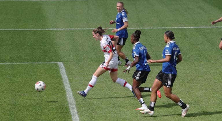 Stuttgart , Google Pixel Frauen-Bundesliga VfB Stuttgart vs. Hamburger SV , Tor zum 1 : 1 , links: Torschützin Reena Wichmann ( VfB ) *** Stuttgart, Google Pixel Women s Bundesliga: VfB Stuttgart vs. Hamburger SV, goal making it 1-1; on the left, goal scorer Reena Wichmann of VfB