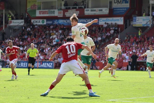 10 Tolcay Cigerci (Energie Cottbus) erziehlt den 2-2-Ausgleich Fussball 2. Bundesliga 2026 2027 FC Energie Cottbus - SpVgg Greuther Fürth *** 10 Tolcay Cigerci of Energie Cottbus scores the 2-2 equalizer; Soccer; 2. Bundesliga 2026-2027; FC Energie Cottbus vs. SpVgg Greuther Fürth