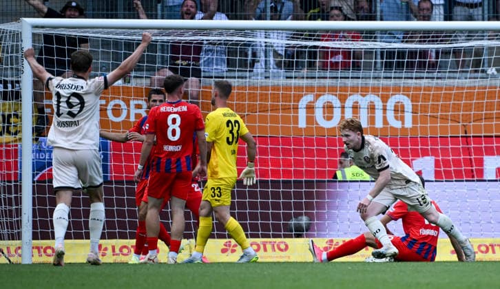 29.08.2026, xemx, Fussball 2.Bundesliga, 1.FC Heidenheim - Dynamo Dresden v.l. Robert Wagner (Dynamo Dresden) Jubel, Torjubel, celebrate the goal, jubelt ueber das Tor zum 1:2 (DFL DFB REGULATIONS PROHIBIT ANY USE OF PHOTOGRAPHS as IMAGE SEQUENCES and or QUASI-VIDEO) Heidenheim *** August 29, 2026, xemx, Soccer, 2. Bundesliga, 1. FC Heidenheim vs. Dynamo Dresden, Robert Wagner, Dynamo Dresden, celebration, Goal celebration, celebrating the goal, cheering over the goal to make it 1–2 DFL DFB REGULATIONS PROHIBIT ANY USE OF PHOTOGRAPHS as IMAGE SEQUENCES and or QUASI-VIDEO Heidenheim