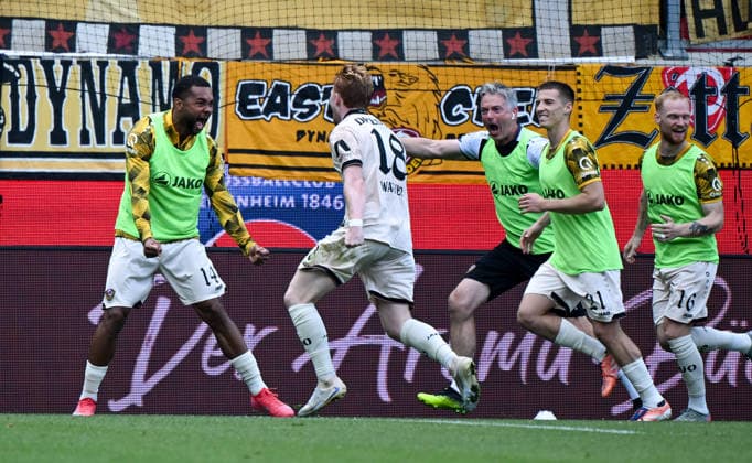 29.08.2026, xemx, Fussball 2.Bundesliga, 1.FC Heidenheim - Dynamo Dresden v.l. Robert Wagner (Dynamo Dresden) Jubel, Torjubel, celebrate the goal, jubelt ueber das Tor zum 1:2 (DFL DFB REGULATIONS PROHIBIT ANY USE OF PHOTOGRAPHS as IMAGE SEQUENCES and or QUASI-VIDEO) Heidenheim *** August 29, 2026, xemx, Soccer, 2. Bundesliga, 1. FC Heidenheim vs. Dynamo Dresden, Robert Wagner, Dynamo Dresden, celebration, Goal celebration, celebrating the goal, cheering over the goal to make it 1–2 DFL DFB REGULATIONS PROHIBIT ANY USE OF PHOTOGRAPHS as IMAGE SEQUENCES and or QUASI-VIDEO Heidenheim