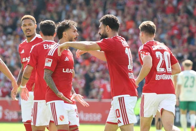 Cottbuser Torjubel Fussball 2. Bundesliga 2026 2027 FC Energie Cottbus - SpVgg Greuther Fürth *** Goal Celebration in Cottbus: Soccer, 2. Bundesliga, 2026–2027, FC Energie Cottbus vs. SpVgg Greuther Fürth