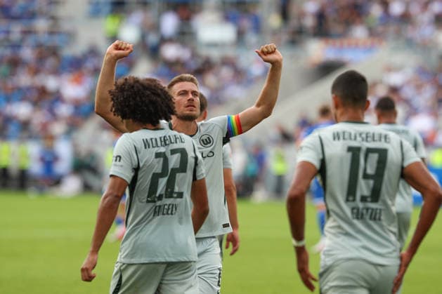 Hauke Wahl (VfL Wolfsburg, 06) jubelt nach seinem Treffer zum 2:4, Karlsruher SC vs. VfL Wolfsburg, 2. Bundesliga, 3. Spieltag, 2026 2027, 29.08.2026, DFL REGULATIONS PROHIBIT ANY USE OF PHOTOGRAPHS AS IMAGE SEQUENCES AND OR QUASI-VIDEO, Karlsruher SC vs. VfL Wolfsburg, 2. Bundesliga, 3. Spieltag, 2026 2027, 29.08.2026 Karlsruhe *** Hauke Wahl of VfL Wolfsburg, No. 06, celebrates after scoring the 2-4 goal, Karlsruher SC vs. VfL Wolfsburg, 2. Bundesliga, Matchday 3, 2026–2027, August 29, 2026, DFL REGULATIONS PROHIBIT ANY USE OF PHOTOGRAPHS AS IMAGE SEQUENCES AND OR QUASI-VIDEO, Karlsruher SC vs. VfL Wolfsburg, 2. Bundesliga, Matchday 3, 2026–2027, August 29, 2026, Karlsruhe Copyright: xEibner-Pressefoto JanxPrihodax EP_JPA