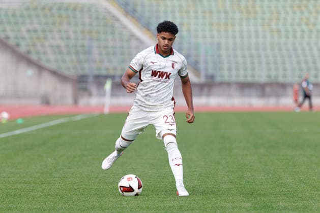 Faik Sakar (23, FC Augsburg II) beim Spiel zwischen FC Augsburg II v SC Eltersdorf, Fussball, Herren, Regionalliga Bayern, 2026 2027, 6.Spieltag am 29.08.2026 in Augsburg, Rosenaustadion. Bayern Deutschland