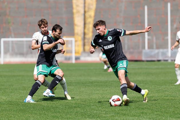 Marco Niedermayer (16, SC Eltersdorf) und Patrick Ort (14, SC Eltersdorf) beim Spiel zwischen FC Augsburg II v SC Eltersdorf, Fussball, Herren, Regionalliga Bayern, 2026 2027, 6.Spieltag am 29.08.2026 in Augsburg, Rosenaustadion. Bayern Deutschland