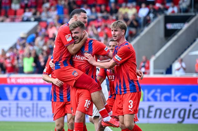 29.08.2026, xemx, Fussball 2.Bundesliga, 1.FC Heidenheim - Dynamo Dresden v.l. Julian Niehues (1.FC Heidenheim) Jubel, Torjubel, celebrate the goal, jubelt ueber das Tor zum 4:2 (DFL DFB REGULATIONS PROHIBIT ANY USE OF PHOTOGRAPHS as IMAGE SEQUENCES and or QUASI-VIDEO) Heidenheim *** August 29, 2026, xemx, Soccer 2. Bundesliga, 1. FC Heidenheim vs. Dynamo Dresden, by Julian Niehues, 1. FC Heidenheim celebration, Goal celebration, celebrating the goal, cheering over the goal that made it 4–2. DFL and DFB regulations prohibit any use of photographs as image sequences and or quasi-video. Heidenheim